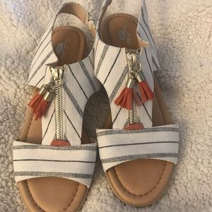 Dr. Scholl’s off white striped sandal 9